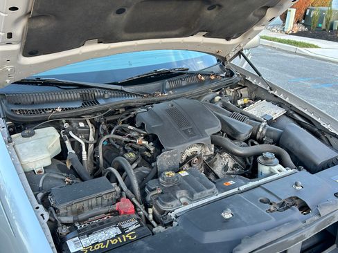 Used 2009 Lincoln Town Car Signature Limited image 11