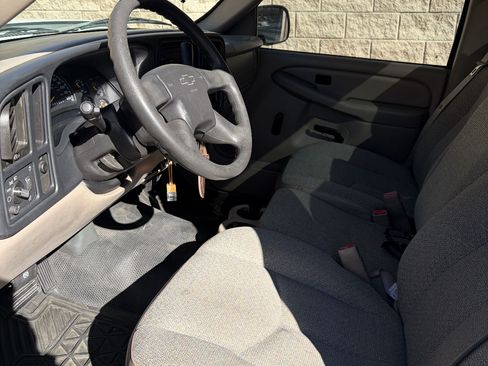 Used 2006 Chevrolet Silverado 1500 W/T RWD image 2