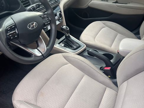 Used 2019 Hyundai Elantra SE image 10