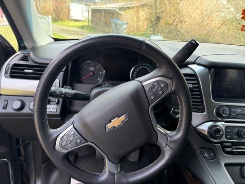 Used 2017 Chevrolet Suburban LT image 8