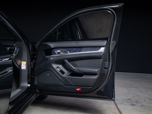 Used 2010 Porsche Panamera 4S image 18