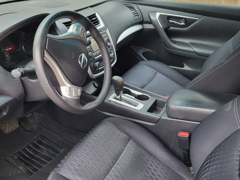 Used 2017 Nissan Altima 2.5 SV image 2