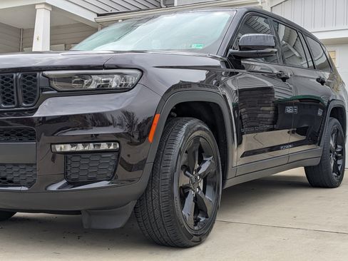 Used 2022 Jeep Grand Cherokee L Limited w/ Black Appearance Package image 1