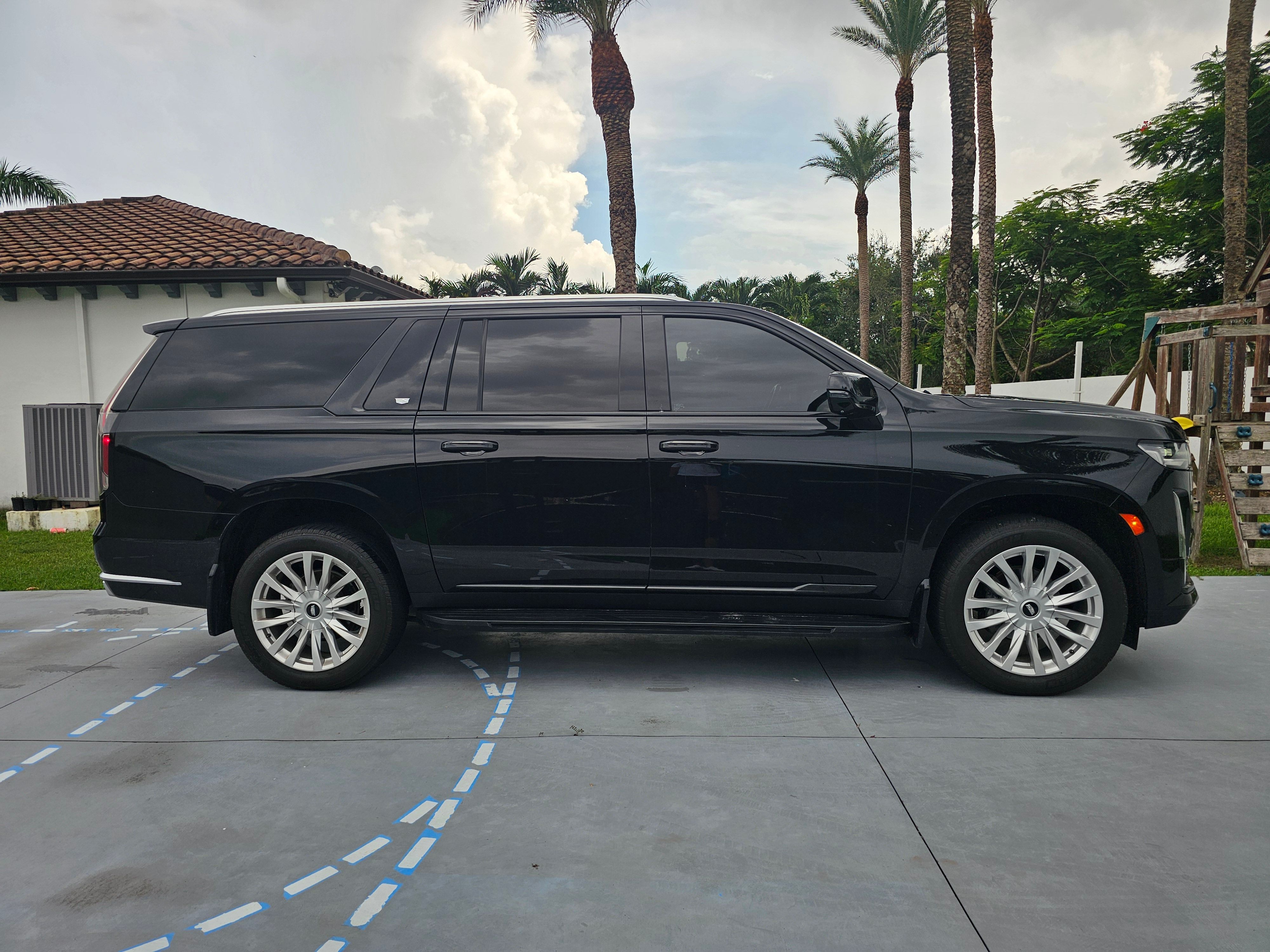 Used 2022 Cadillac Escalade ESV Luxury RWD image 9