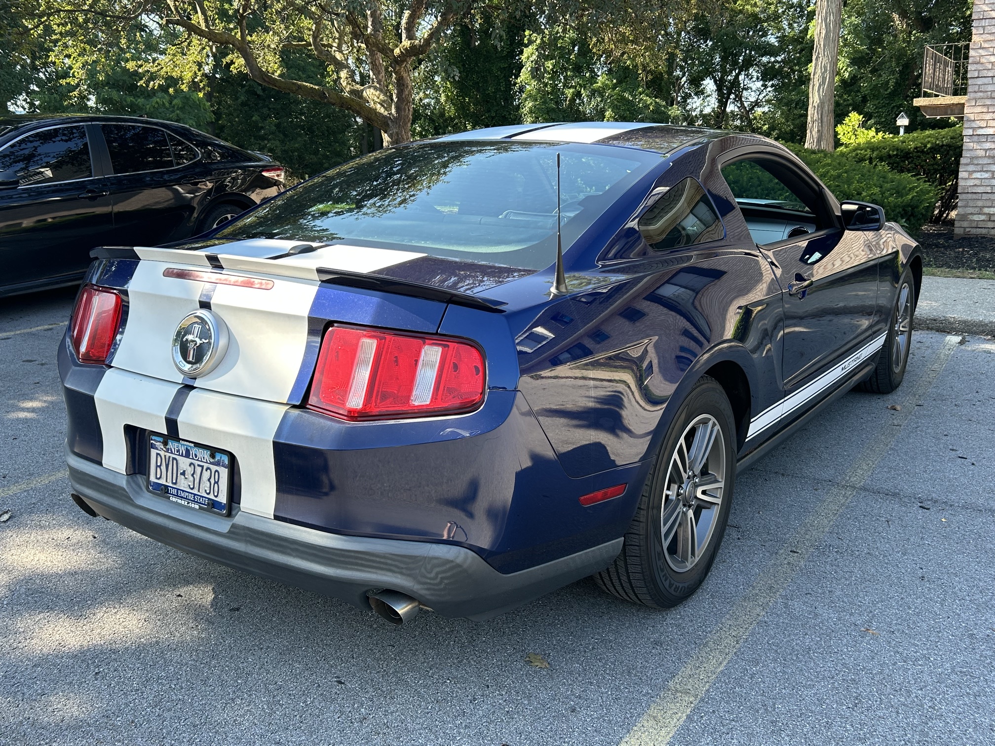 Used 2012 Ford Mustang Premium RWD image 6