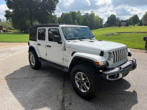 Used 2021 Jeep Wrangler Unlimited Sahara AWD/4WD image 18