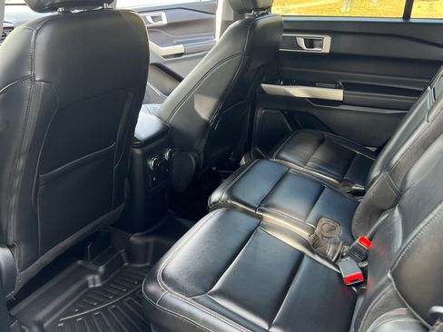 Used 2022 Ford Explorer XLT w/ Equipment Group 202A image 13