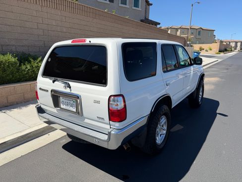 Used 2002 Toyota 4Runner SR5 image 2