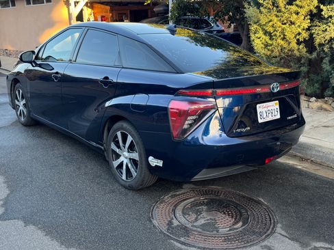 Used 2017 Toyota Mirai image 14