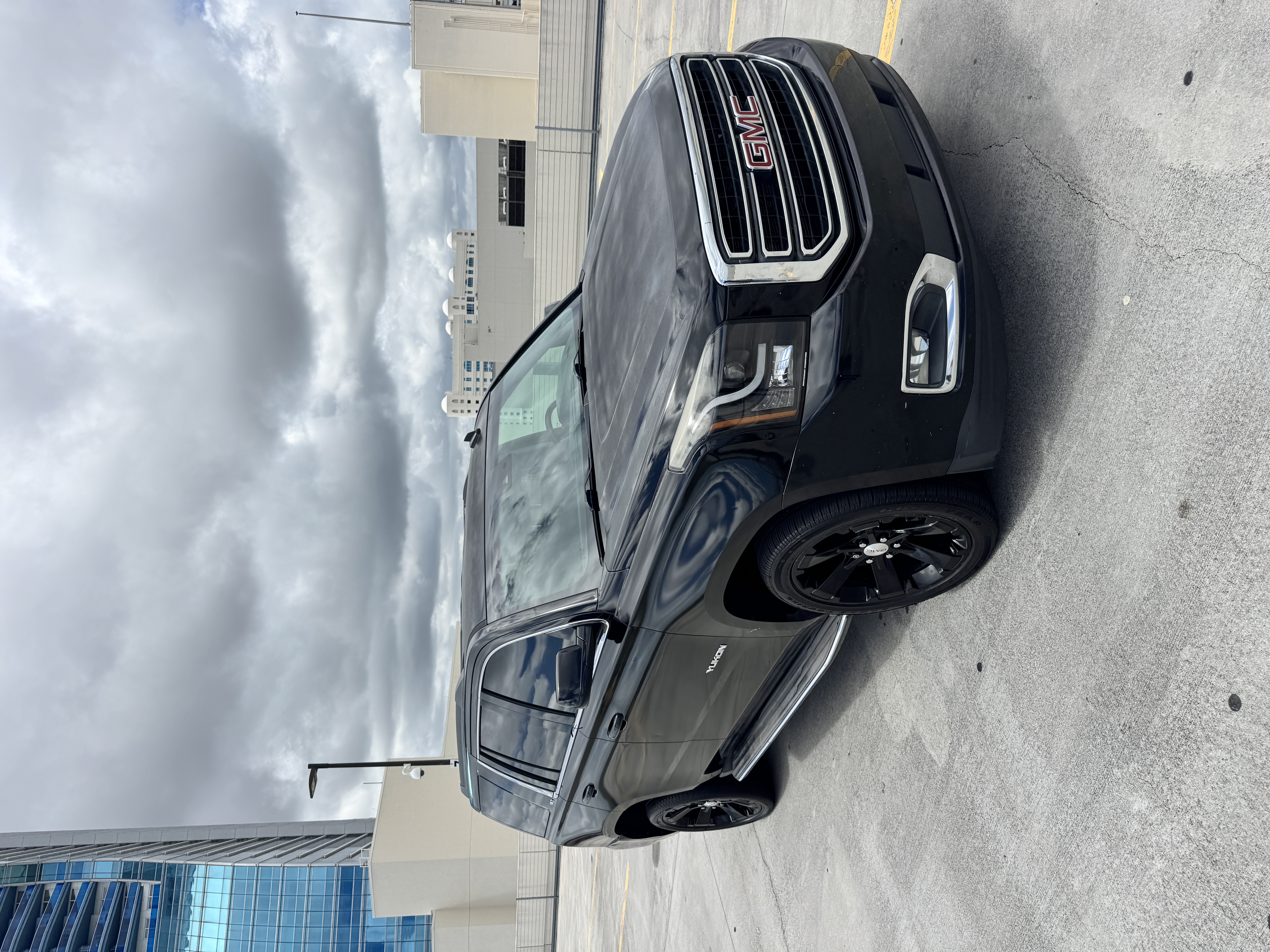 Used 2015 GMC Yukon SLT RWD image 2