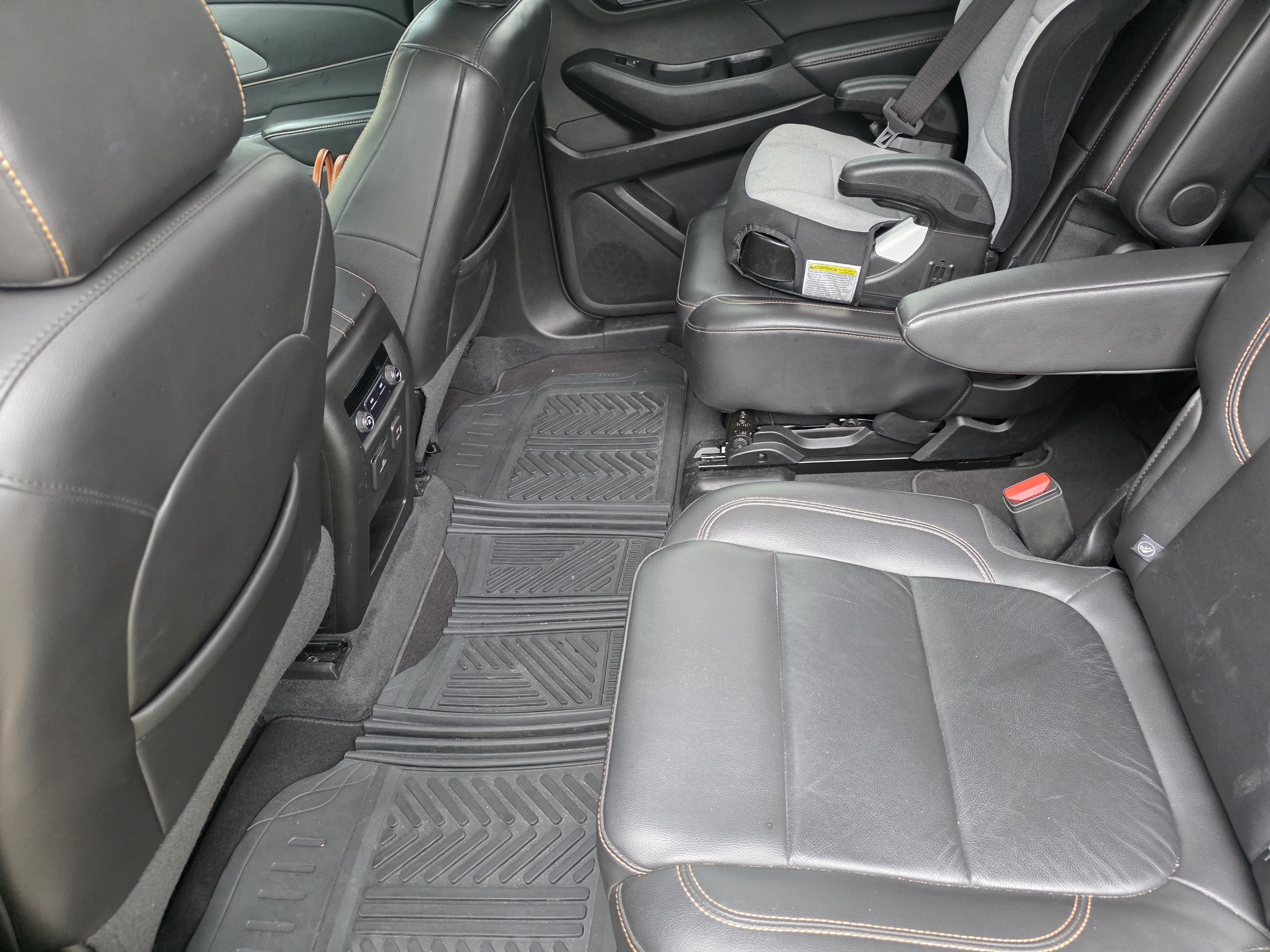 Used 2021 Chevrolet Traverse LT w/ LT Premium Package FWD image 6