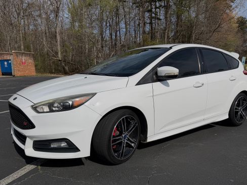 Used 2015 Ford Focus ST w/ Equipment Group 402A image 1
