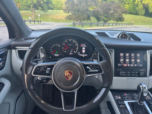 Used 2018 Porsche Macan Turbo AWD/4WD image 11
