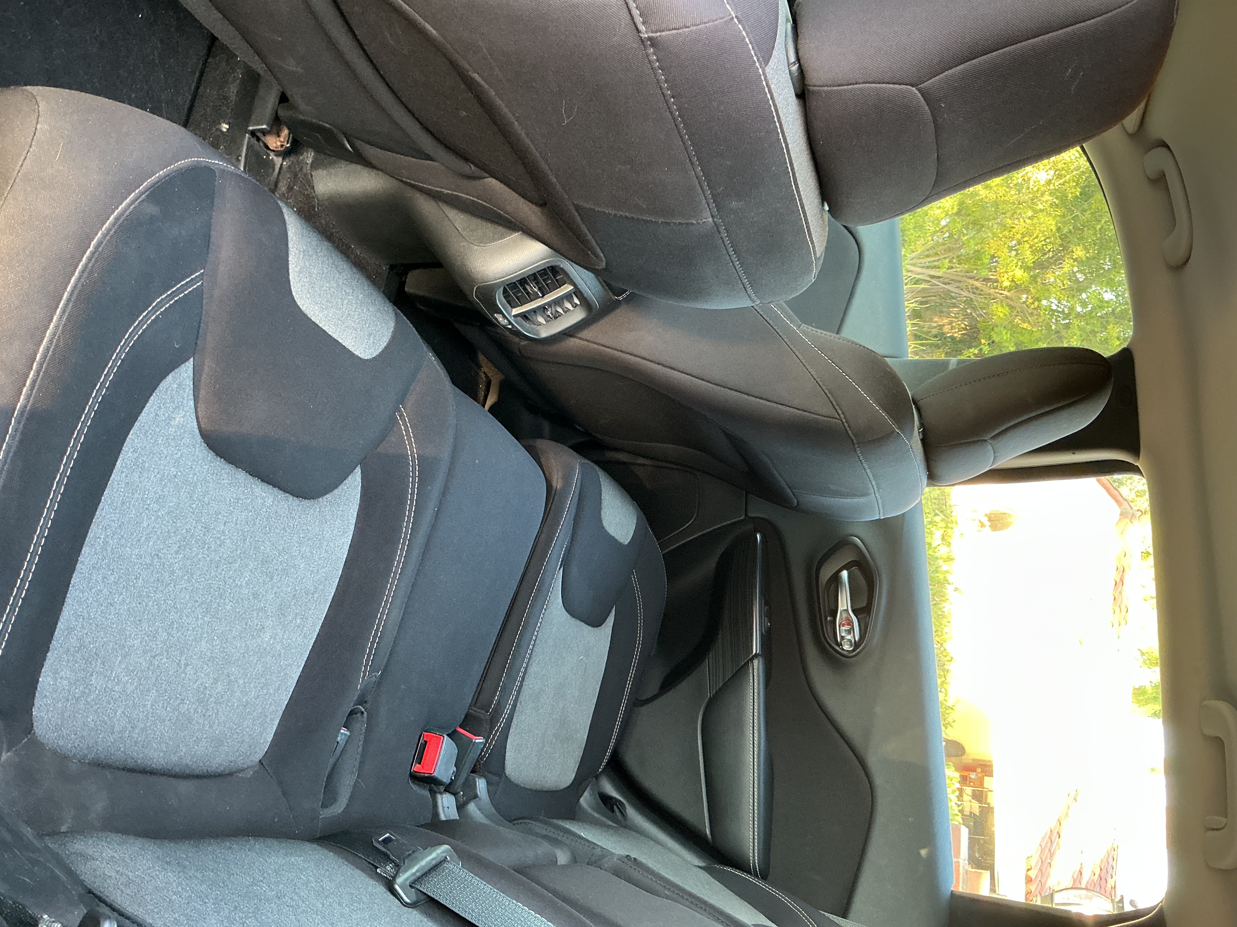 Used 2015 Jeep Cherokee Sport FWD image 8