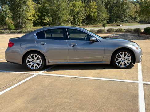 Used 2012 INFINITI G37 Journey w/ Premium Pkg image 2
