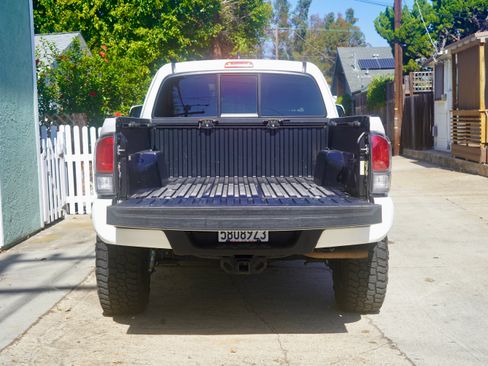 Used 2022 Toyota Tacoma TRD Sport image 15