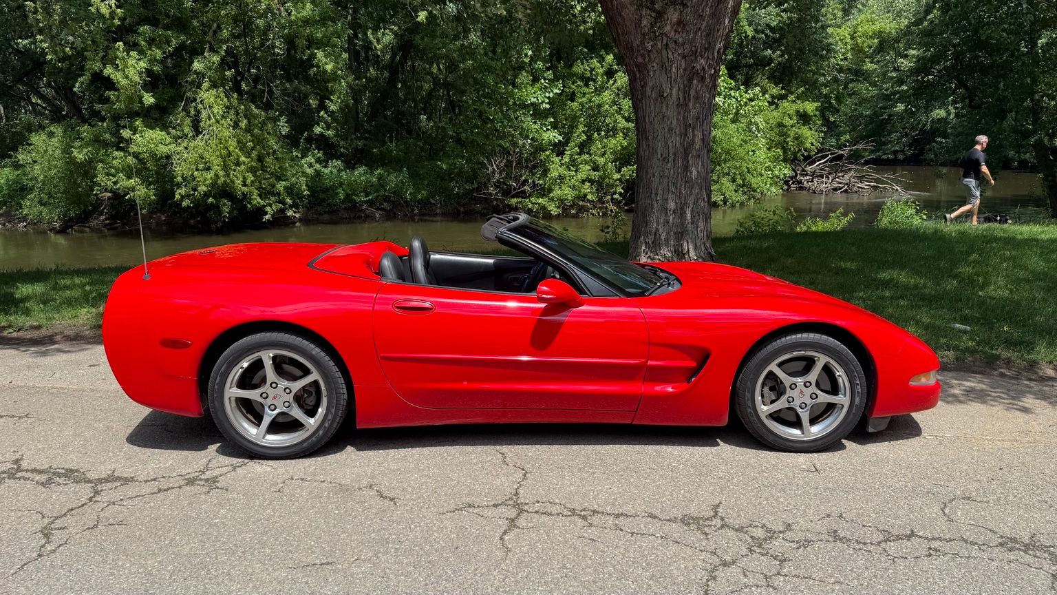 Used 2000 Chevrolet Corvette Convertible w/ Memory Pkg RWD image 22