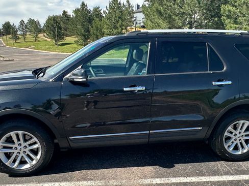 Used 2015 Ford Explorer XLT w/ Equipment Group 202A AWD/4WD image 2