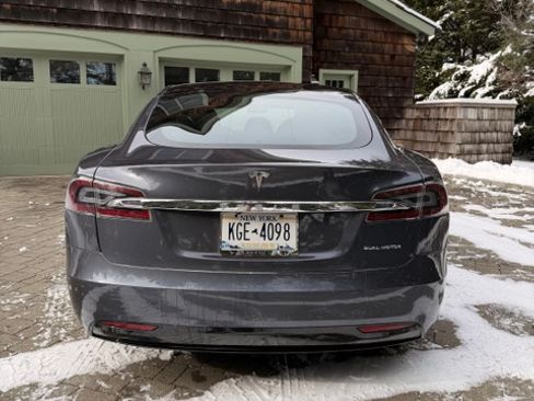 Used 2020 Tesla Model S Long Range Plus image 5