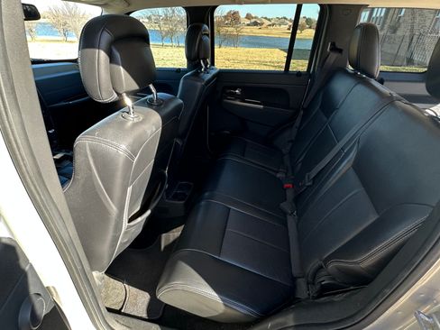 Used 2012 Jeep Liberty Limited Jet w/ Comfort/Convenience Group image 11