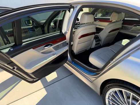 Used 2020 BMW ALPINA B7 xDrive w/ Luxury Rear Seating Package AWD/4WD image 11