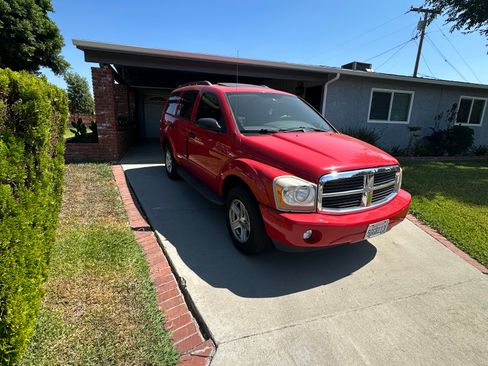 Used 2004 Dodge Durango SLT image 1