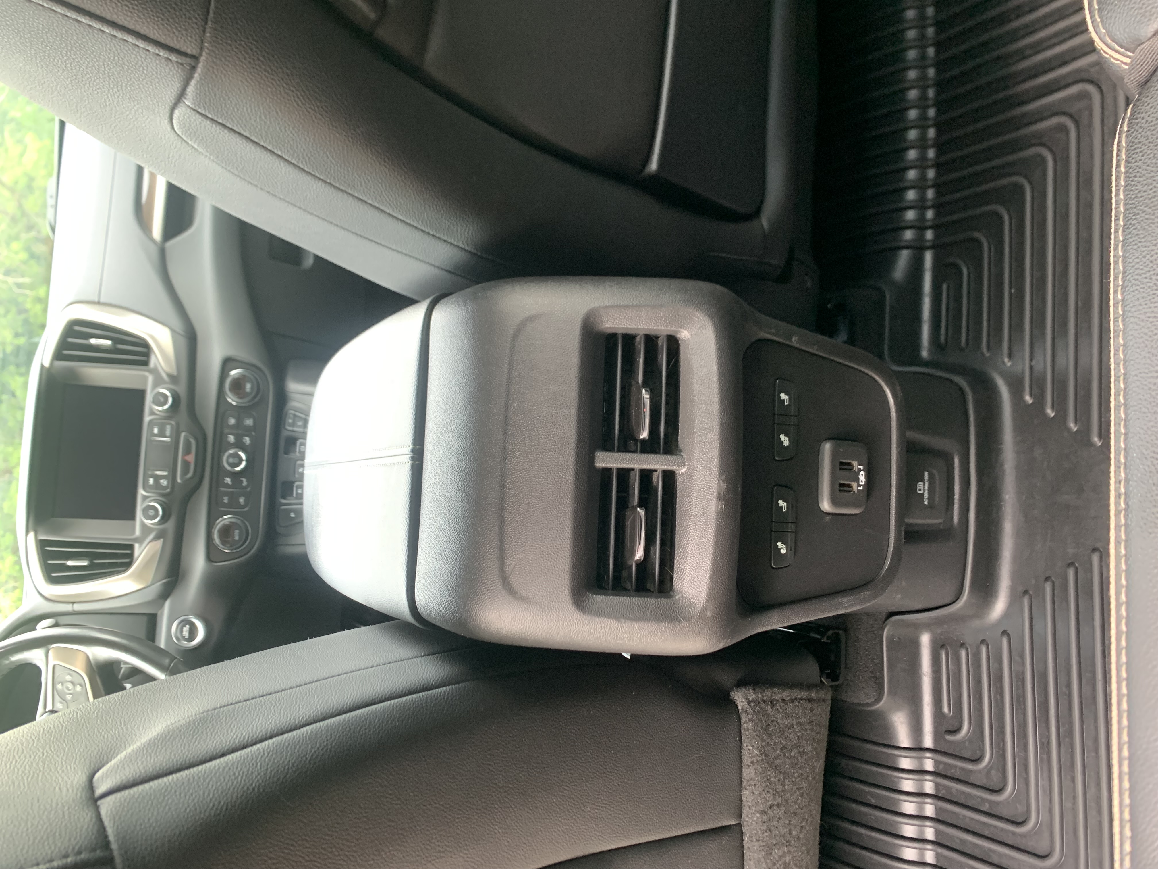 Used 2019 GMC Terrain Denali w/ GMC Pro Grade Package AWD/4WD image 21
