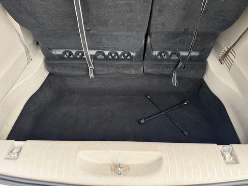 Used 2022 Chrysler Voyager LX FWD image 13