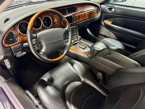Used 2003 Jaguar XK8 Coupe RWD image 11