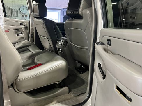 Used 2005 Chevrolet Silverado 2500 LT w/ Heavy-Duty Power Package image 15