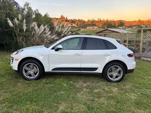 Used 2017 Porsche Macan S image 1