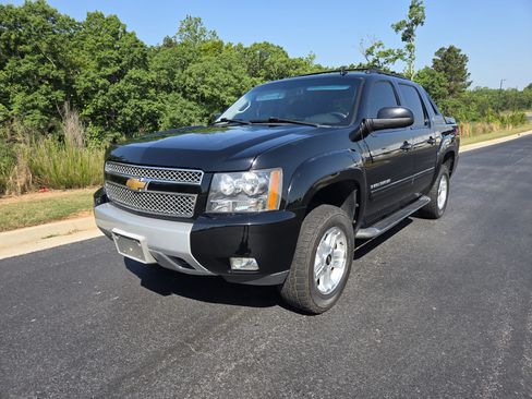 Used 2013 Chevrolet Avalanche LT w/ Suspension Package, Off-Road AWD/4WD image 1
