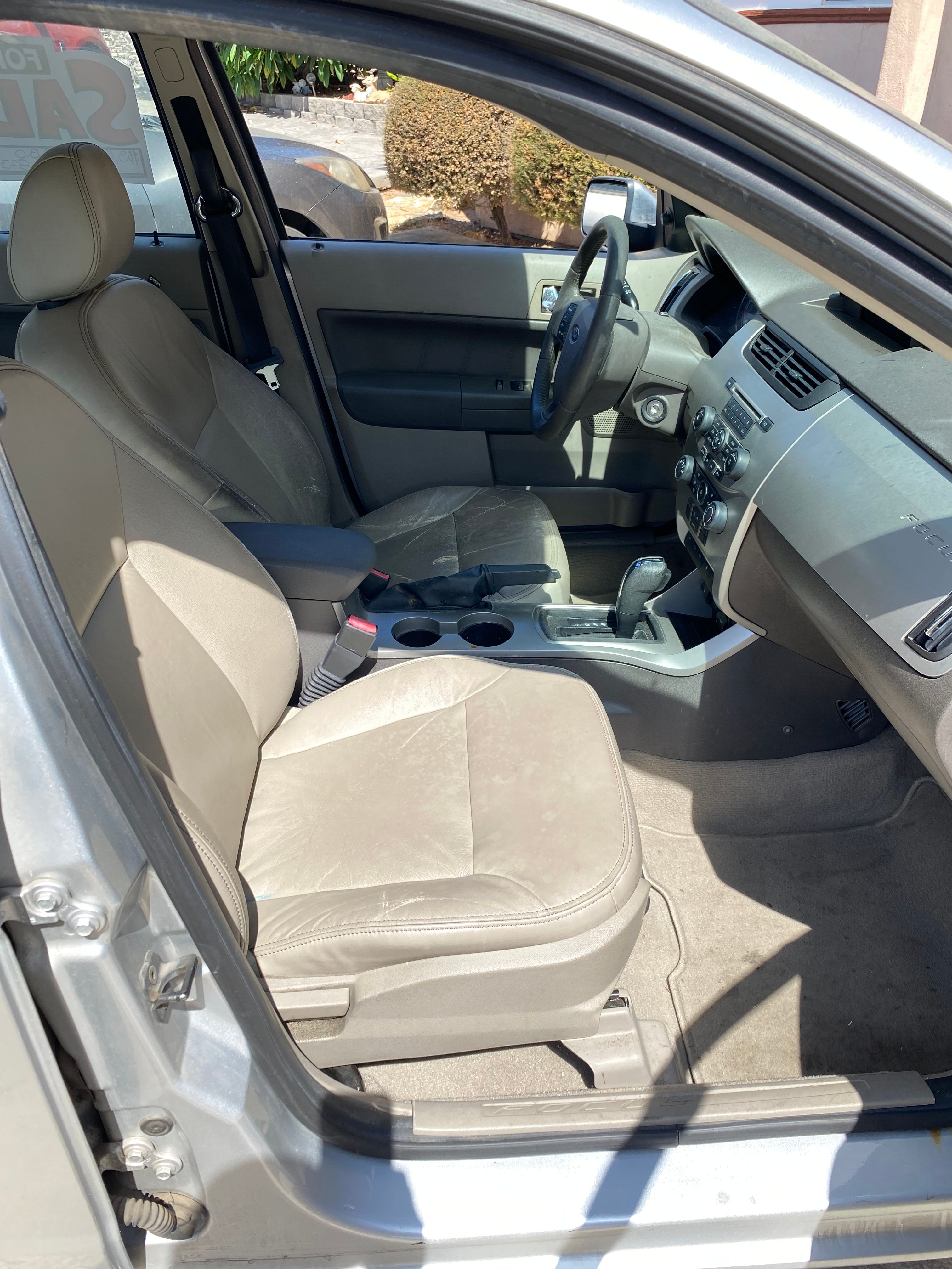 Used 2010 Ford Focus SEL FWD image 8