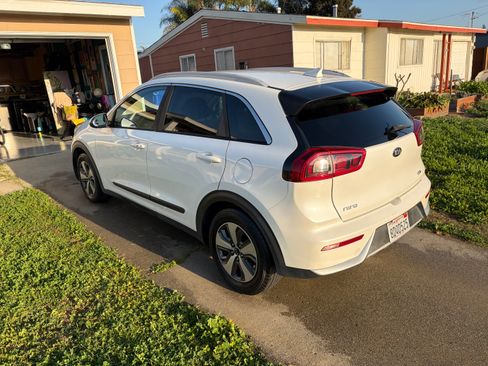 Used 2018 Kia Niro LX image 18