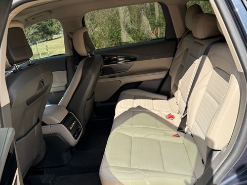 Used 2024 Lincoln Nautilus Reserve w/ Equipment Group 202A image 10