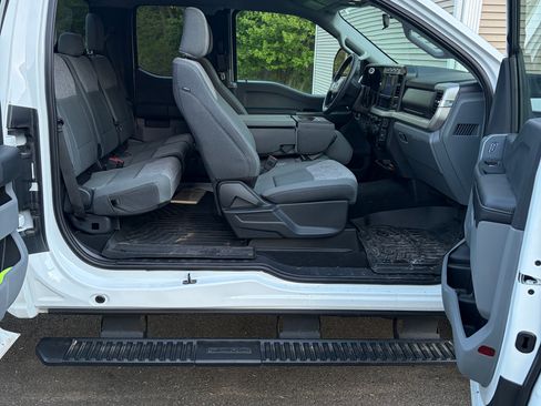 Used 2024 Ford F250 XLT w/ Snow Plow Prep Package AWD/4WD image 9