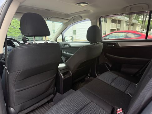 Used 2017 Subaru Outback 2.5i Premium AWD/4WD image 6