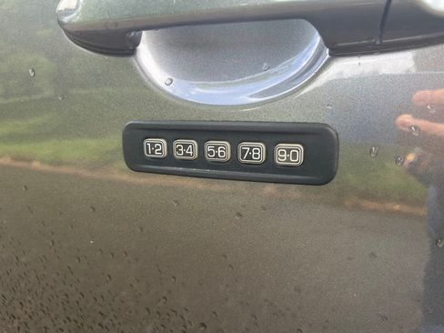 Used 2010 Ford Escape Limited AWD/4WD image 10