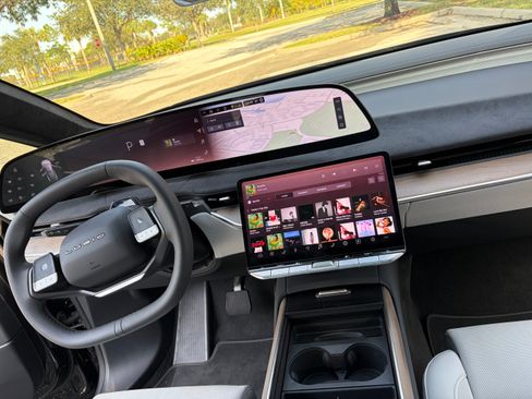 Used 2026 Lucid Gravity Grand Touring image 10