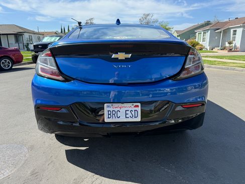 Used 2017 Chevrolet Volt LT w/ Comfort Package image 5