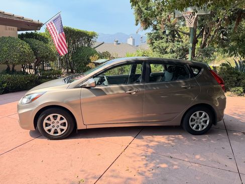 Used 2012 Hyundai Accent GS image 2