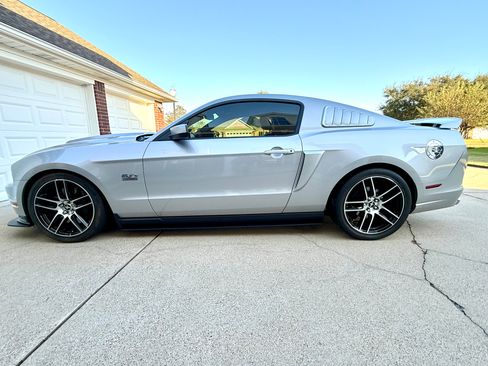 Used 2012 Ford Mustang GT Premium w/ Brembo Brake Pkg image 9