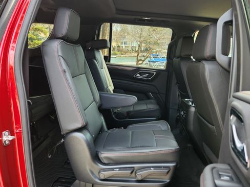 Used 2024 Chevrolet Suburban RST w/ Luxury Package image 6