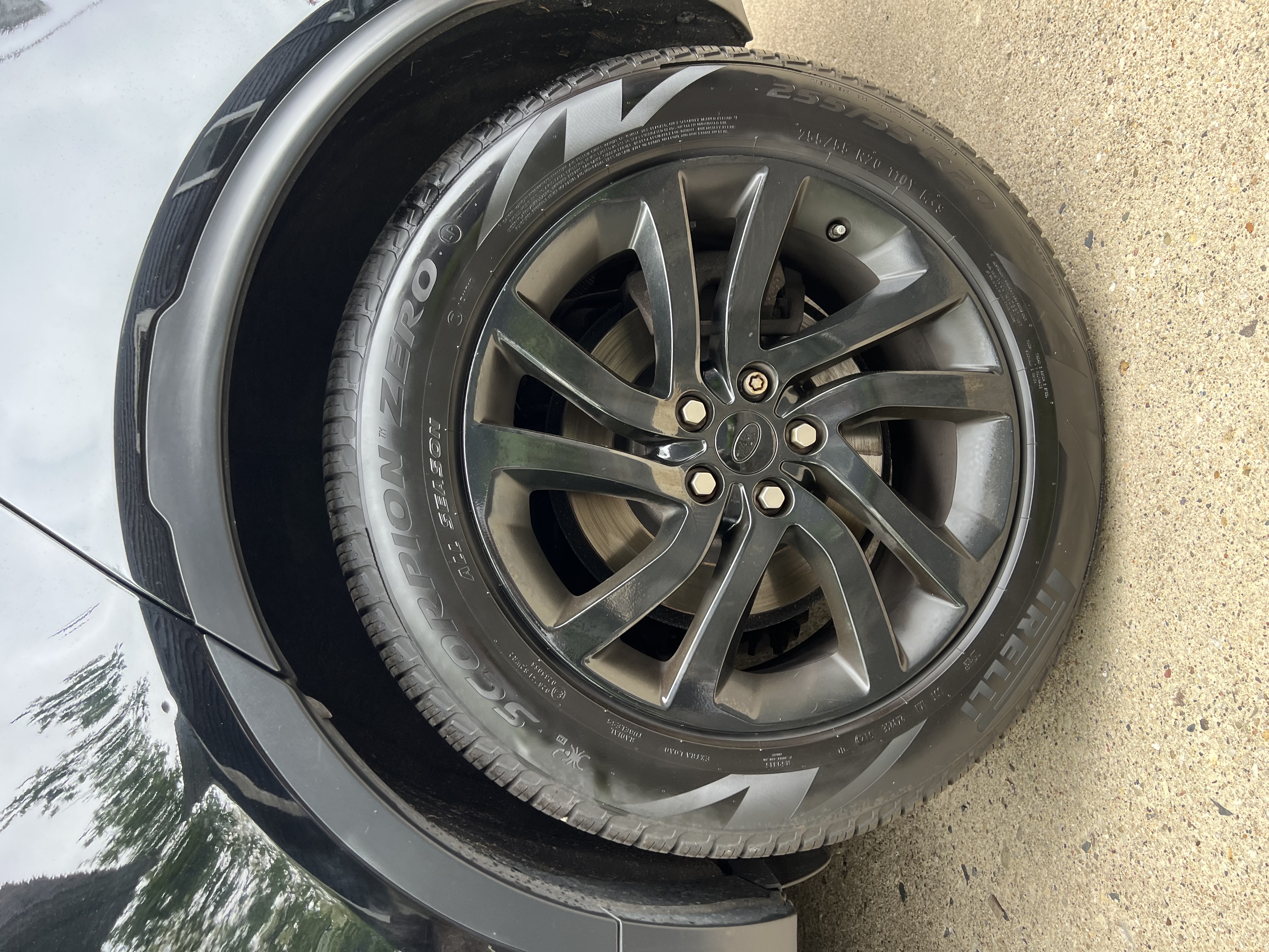 Used 2017 Land Rover Discovery HSE AWD/4WD image 5