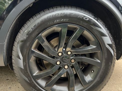Used 2017 Land Rover Discovery HSE AWD/4WD image 5