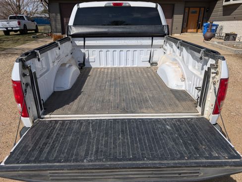 Used 2017 Ford F150 XLT image 5