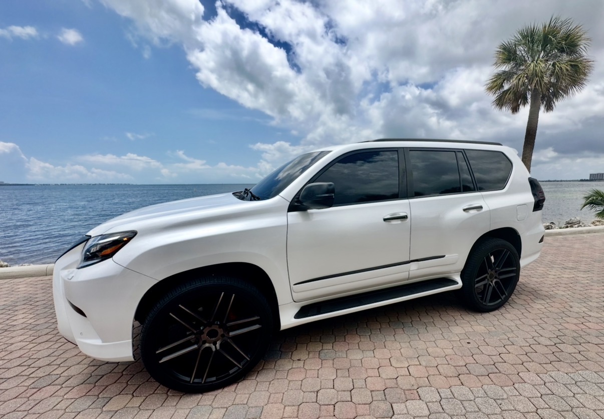 Used 2017 Lexus GX 460 Luxury AWD/4WD image 2