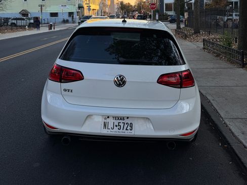 Used 2015 Volkswagen GTI SE image 6