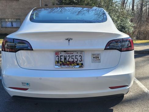 Used 2021 Tesla Model 3 Standard Range Plus image 5