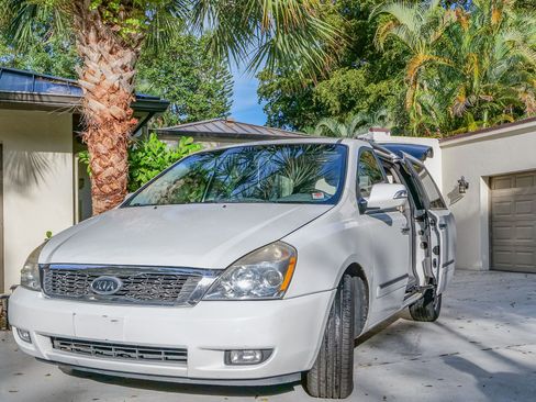 Used 2012 Kia Sedona EX w/ Luxury Pkg image 5